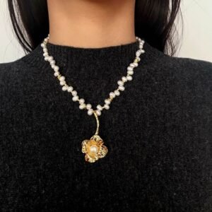 Parisian Scattered Pearl Flower Necklace